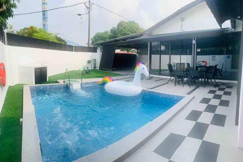 Abbie'S Private Pool Villa Bukit Mertajam Penang Exterior photo